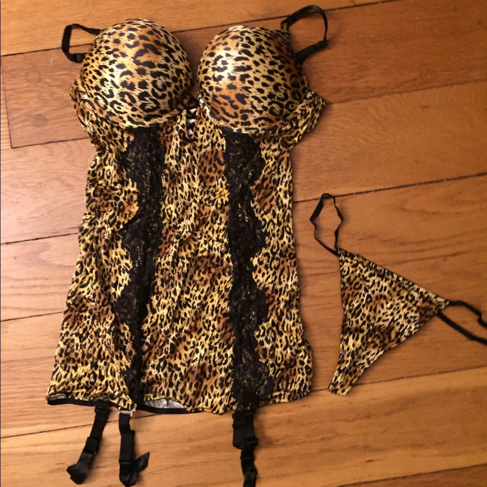Brand New Victoria's Secret Leopard Bustier Set